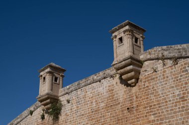 Acre 'nin antik şehir duvarlarındaki gaurd kuleleri, İsrail' deki Akko. 