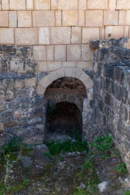 İsrail 'deki Beit She' an 'da suyu ısıtmak için batı hamamının altından geçen bir açıklık..