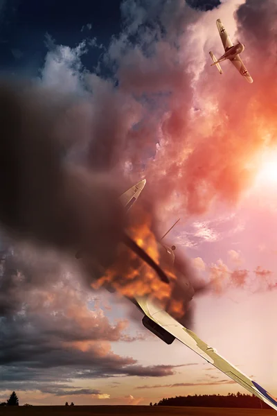 Spitfire abatido por Focke-Wulf e queimando — Fotografia de Stock