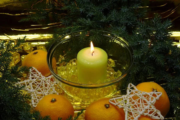 Composition Glass Bowl Candle Decorative Glass Stones Juniper Branches Tangerines — Stock Photo, Image