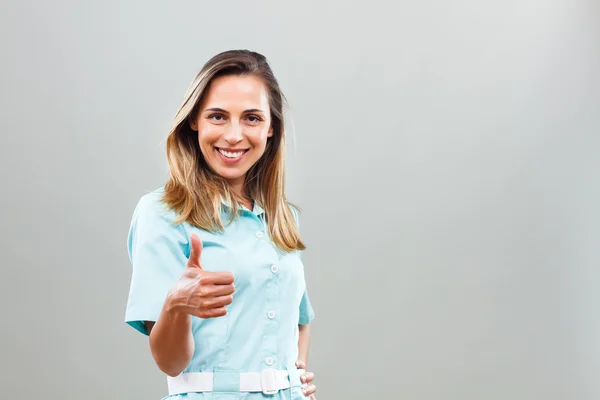 Krankenschwester zeigt Daumen hoch — Stockfoto