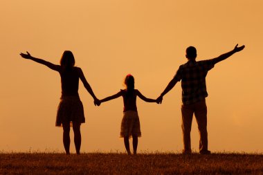 Doğadaki mutlu aile