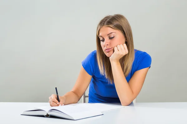 Gelangweilte Studentin Stockbild