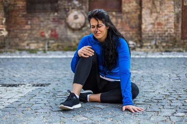 Ung Kvinna Har Fått Idrottsskada Från Träning — Stockfoto