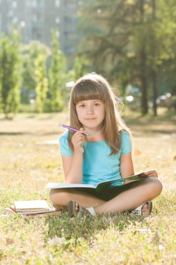 Onun ödev parkta liseli kızlar