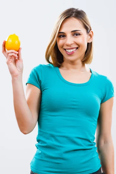 Woman is holding lemon in her hand — Stock Photo, Image