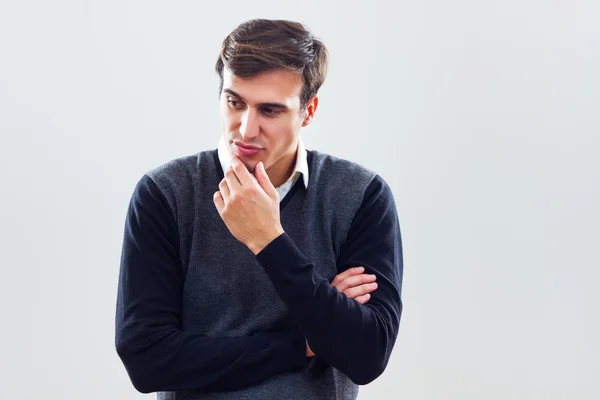 Un joven empresario está pensando en algo. — Foto de Stock