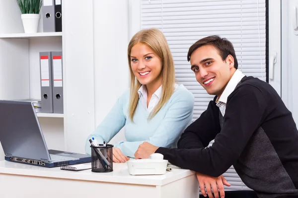 Portrait de femme d'affaires et homme d'affaires — Photo