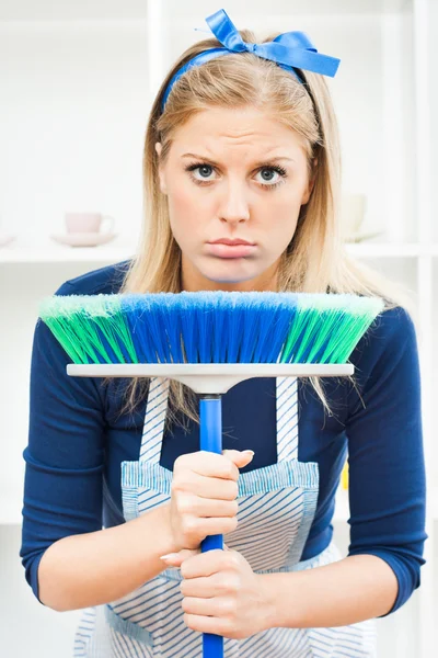 Schöne müde Hausfrau — Stockfoto