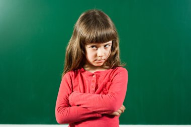 kızgın küçük kız