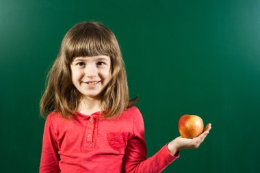 kızı tutan apple