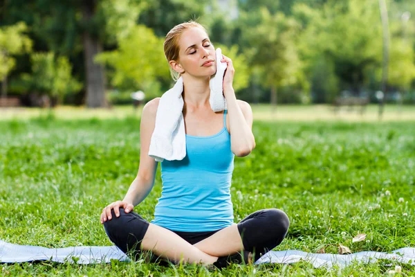 Woman resting after exercise — Stock Photo, Image