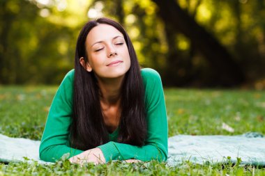 kadın hakkında bir şeyler düşünme