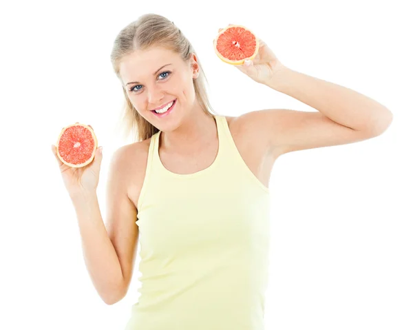 Niedliche junge Frau hält Grapefruit in der Hand — Stockfoto