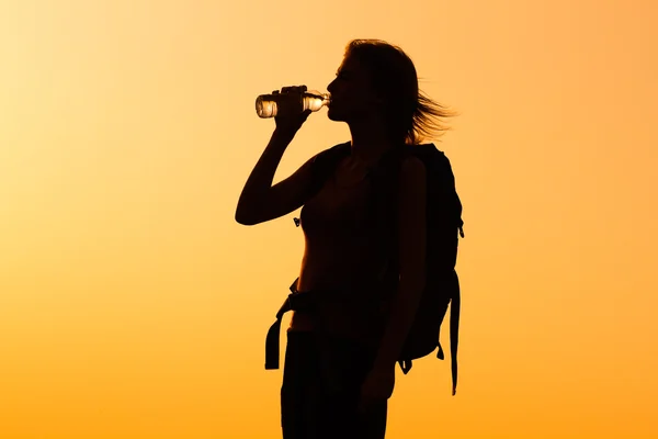 Kadınlar su içmek — Stok fotoğraf