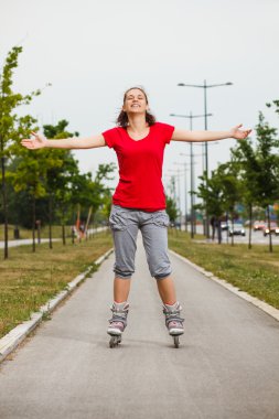 Kız paten içinde hoşlanır