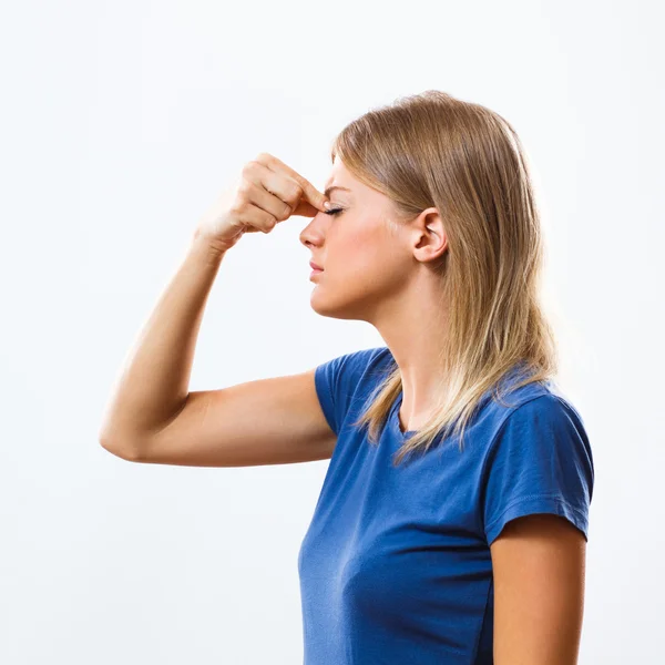 Junge Frau hat Sinusitis — Stockfoto