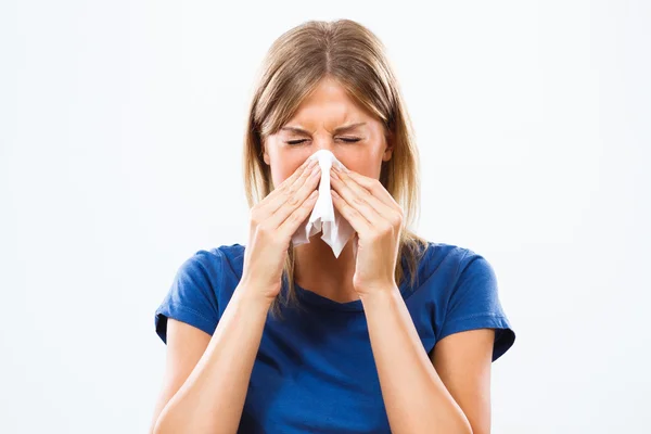 A jovem está com gripe. — Fotografia de Stock