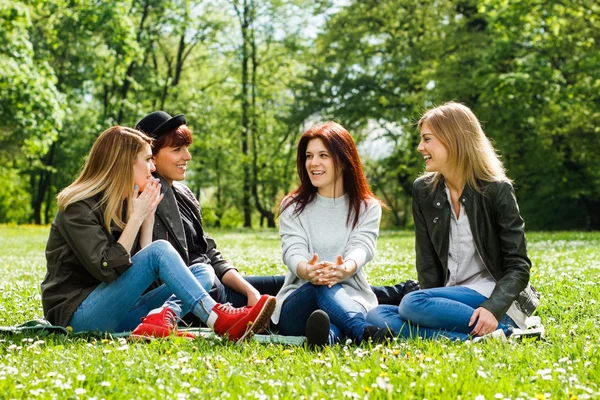 Young girls talking in park — Stock Photo, Image