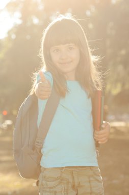 parkta küçük okul kız