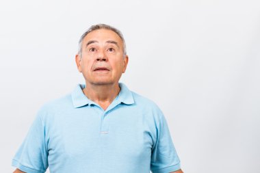 Şaşırmış adam üst düzey düşünme