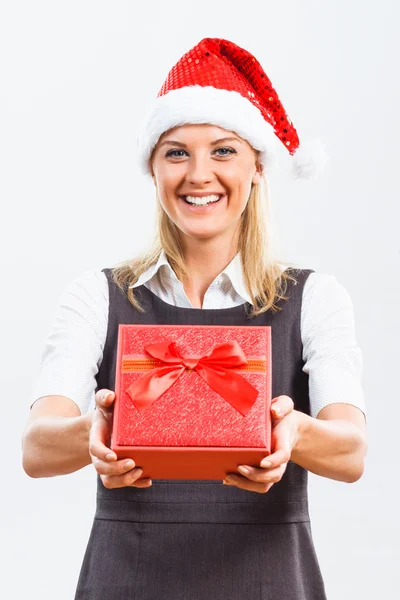 Santa mujer sosteniendo regalo — Foto de Stock