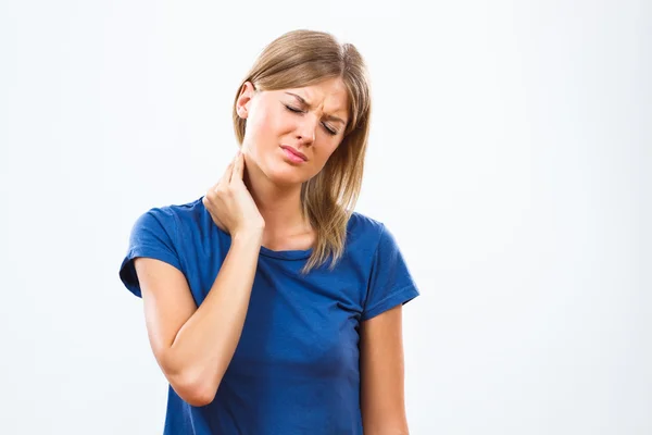 Mujer está teniendo dolor de cuello — Foto de Stock