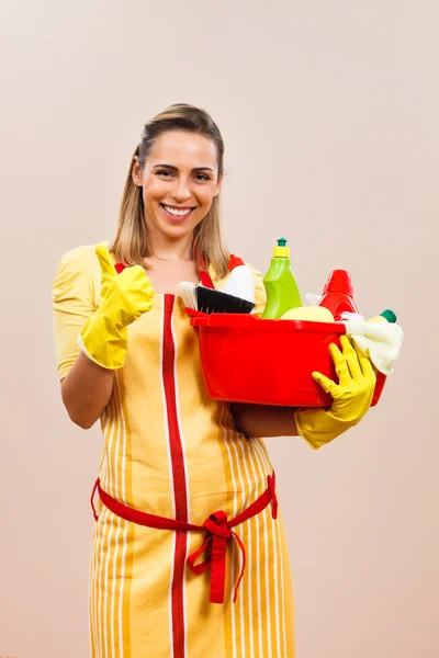 Junge glückliche Hausfrau — Stockfoto