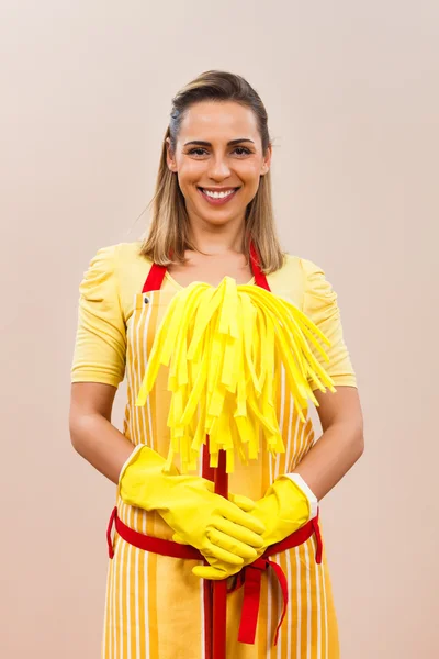 Jovem dona de casa positiva — Fotografia de Stock