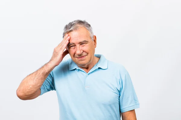 Senior hat Kopfschmerzen — Stockfoto