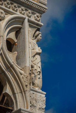 Venedik İtalya 'daki St Marks Meydanı' ndaki Doge Sarayı 'nın ön yüzü.