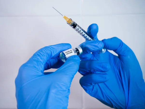Медичний Персонал Готує Вакцину — стокове фото