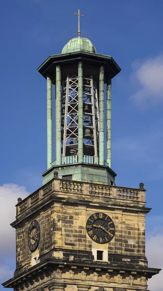 Klokkentoren van de Aegidienkirche in Hannover, Duitsland. — Stockfoto