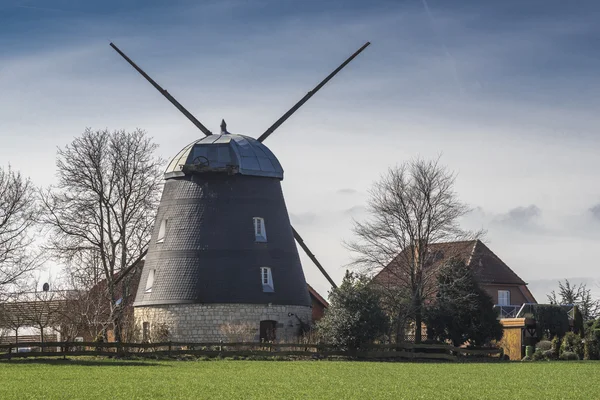 Ancien moulin à vent en Basse-Saxe, Allemagne — Photo