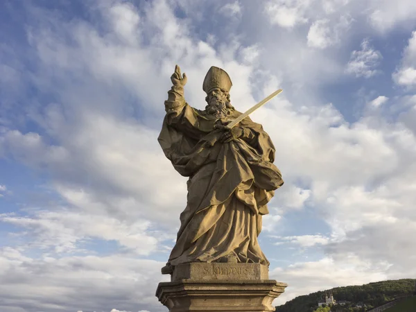 Scultura sul vecchio ponte di Wurzburg — Foto Stock