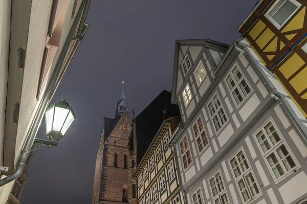 Hannover Marktkirche e vista de rua à noite — Fotografia de Stock