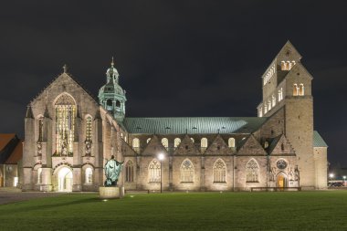 Hildesheim Katedrali Meryem varsayım