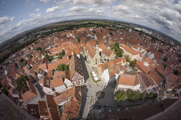 Nordlingen, Německo - 17 srpna 2014: Nordlingen je historické město na romantické cestě v Bavorsku, Německo — Stock fotografie