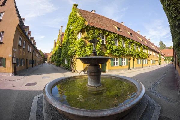 奥格斯堡，德国-2014 年 8 月 17 日: Fuggerei 是世界上最古老的社会住房复杂，仍在使用 — 图库照片
