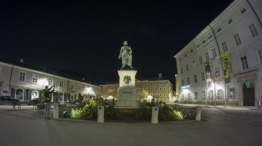 Mozart heykel Salzburg Mozart Meydanı