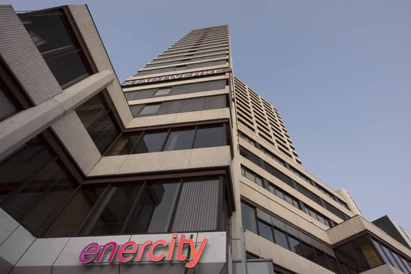 HANNOVER, ALLEMAGNE - 17 JANVIER 2015 : Enercity Hannover Bâtiment administratif principal de 20 étages dans l'Ihme-Zentrum — Photo
