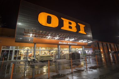 Hannover, Almanya - 02 Mart 2015: Obi Ticaret Merkezi'nde Hannover-ıhlamur.