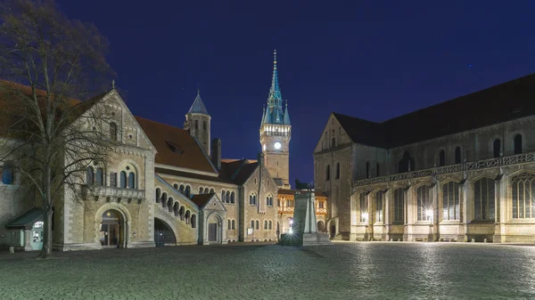 Burgplatz w Braunschweig wieczorem — Zdjęcie stockowe