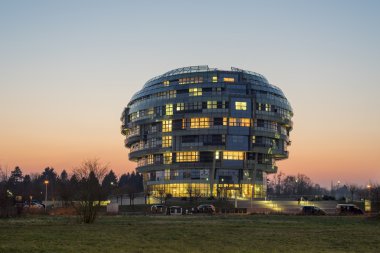 Hannover, Almanya - 19 Mart 2015: International nörolojik Bilimler Enstitüsü ını insan beyni benzemek için tasarlanmıştır. Expo2000 vesilesiyle inşa edilmiştir.