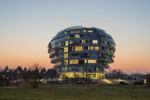 Hannover, Tyskland - 19 mars 2015: The International neurovetenskap Institute Ini var utformad för att likna den mänskliga hjärnan. Det byggdes i samband med Expo2000. Royaltyfria Stockfoton