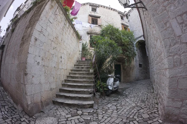 Vista de rua na cidade velha Trogir — Fotografia de Stock