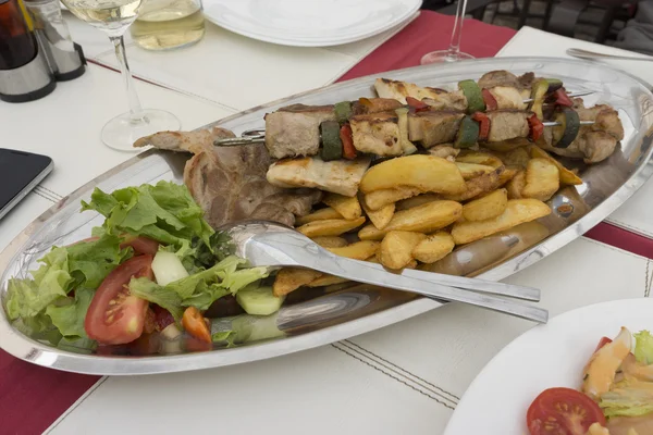 Pieczona wieprzowina w chorwacki restauracja, Sibenik — Zdjęcie stockowe