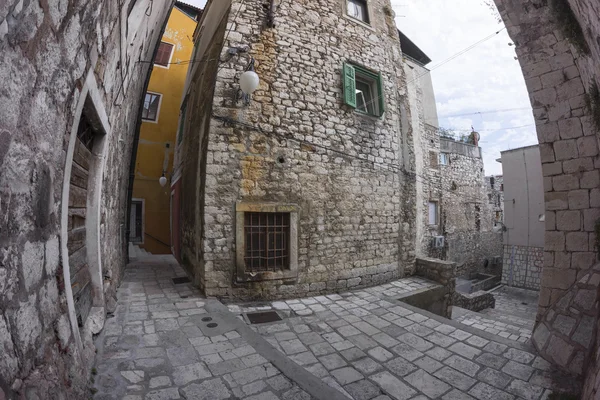 Vista de rua de Sibenik na Croácia — Fotografia de Stock