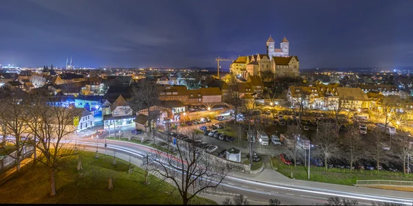 Ortaçağdan kalma şehir Quedlinburg akşam silüeti — Stok fotoğraf