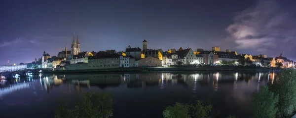 Regensburg om natten - Stock-foto